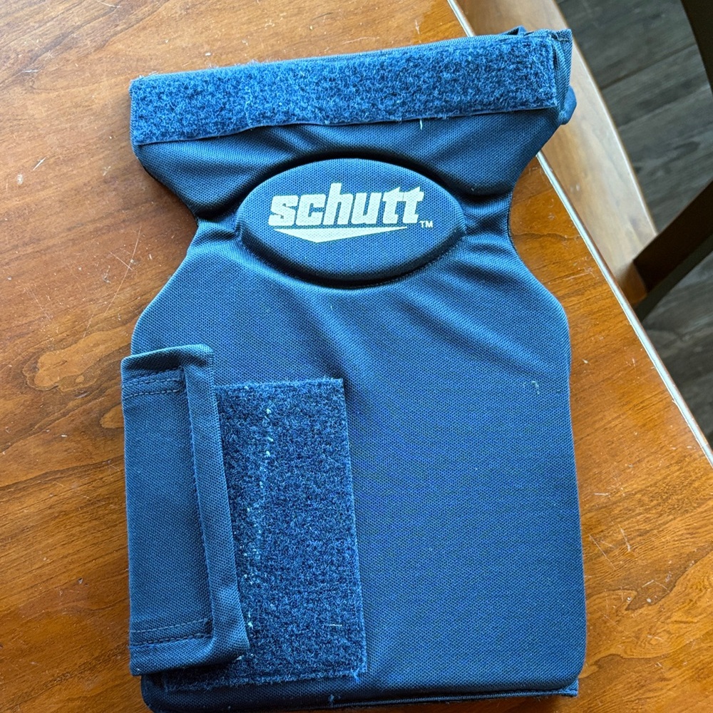 Schutt Blue knee pad